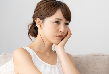 肩や首がガチガチに固まっている